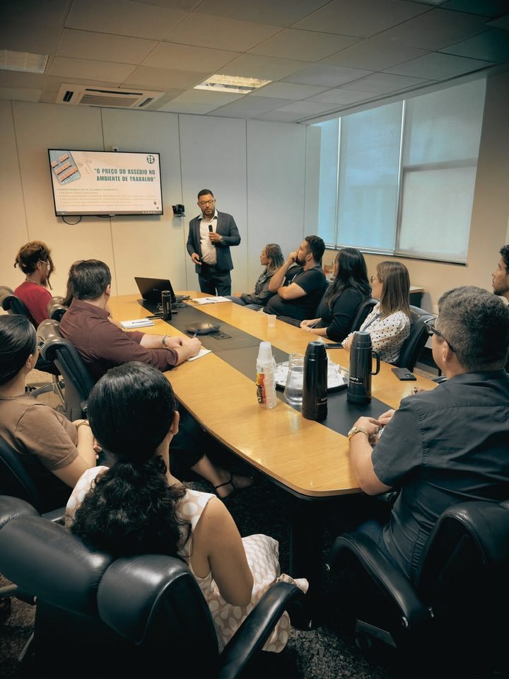 Palestra sobre o preço do assédio no ambiente de trabalho